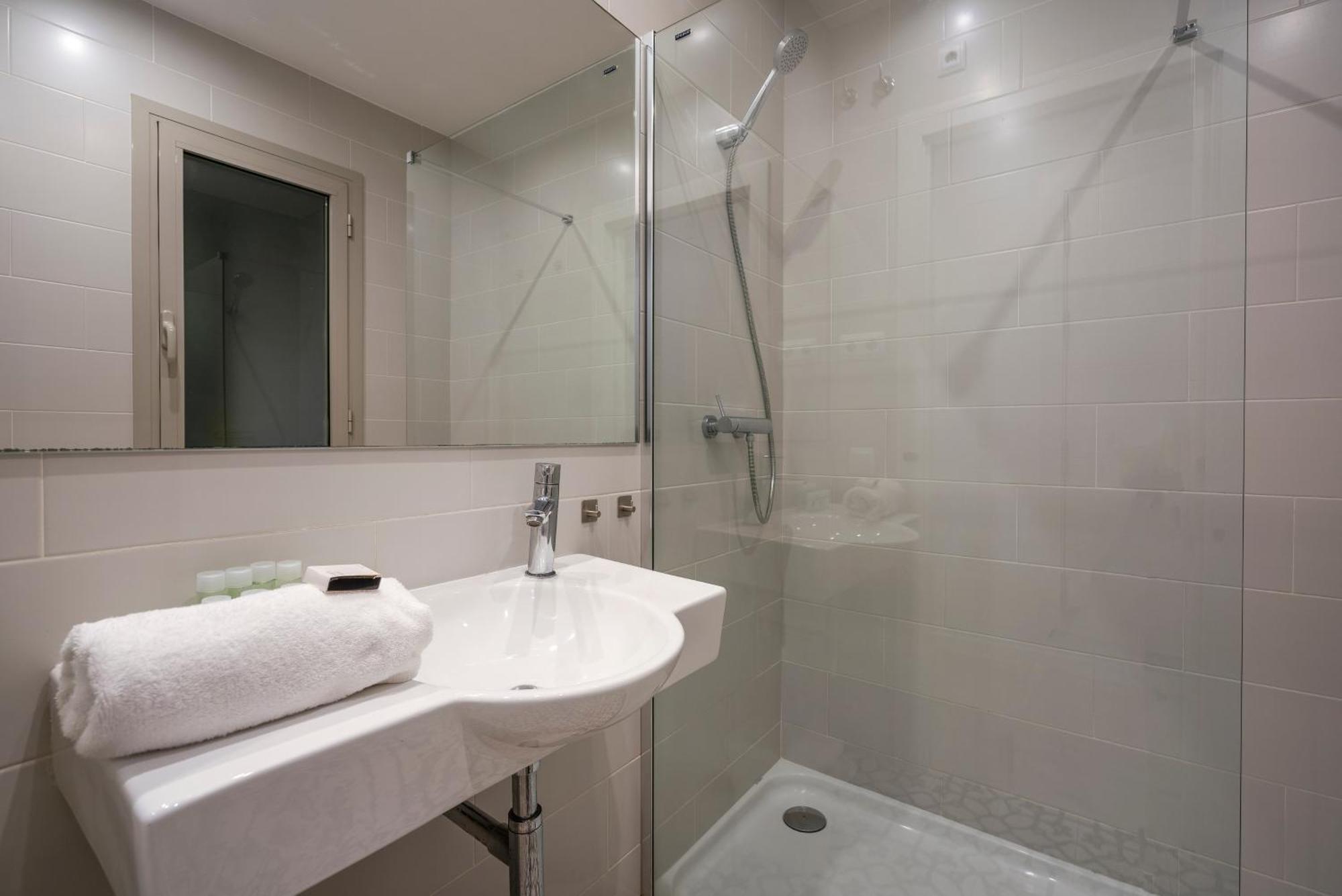 Bcnstop Sant Pau Suites บาร์เซโลนา ภายนอก รูปภาพ